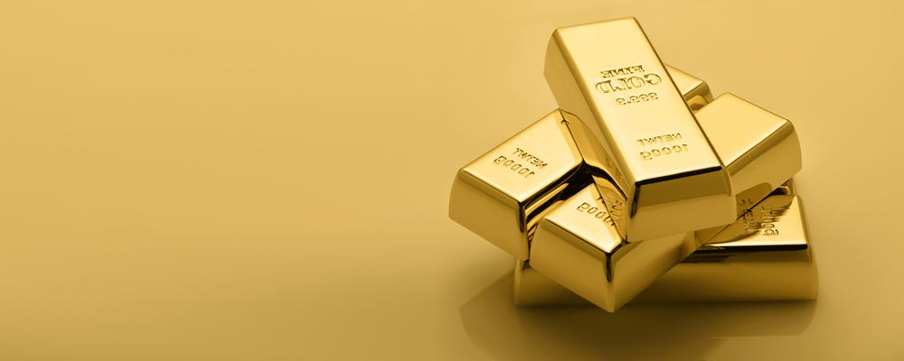 U.S. stocks plunged last week. The S&P 500 Index fell nearly 5%. And as the year comes to a close, investors are again buying gold.