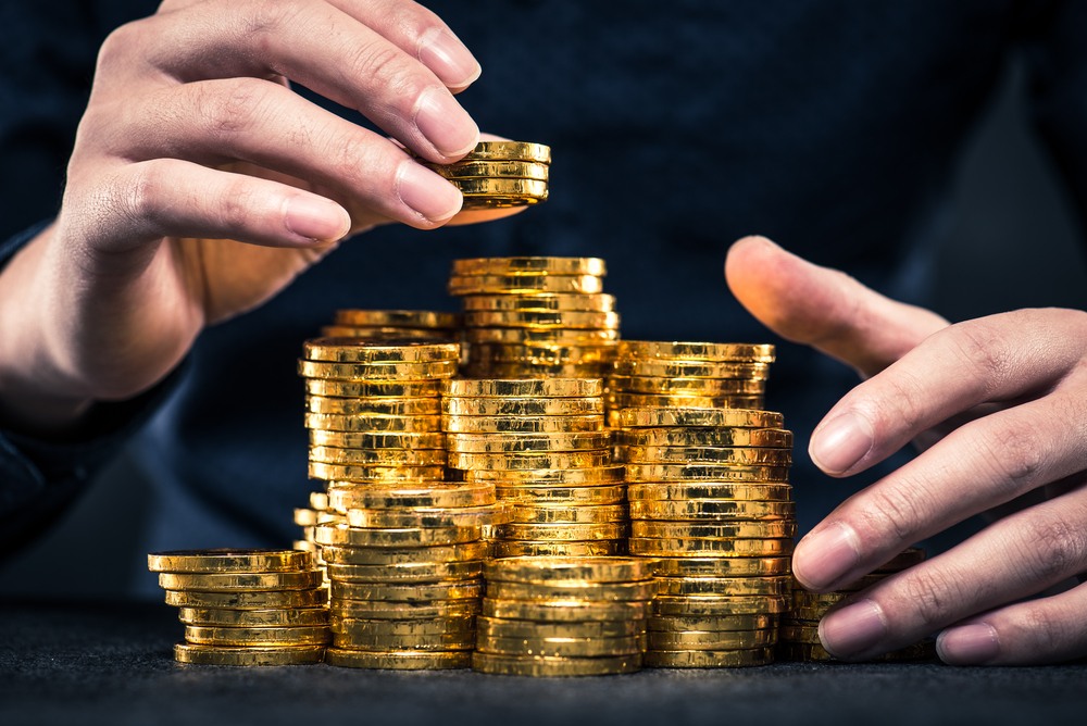 Bitcoin is super volatile, and that makes it harder to predict where its price will be tomorrow or next week. With gold, however, the answer is much easier…