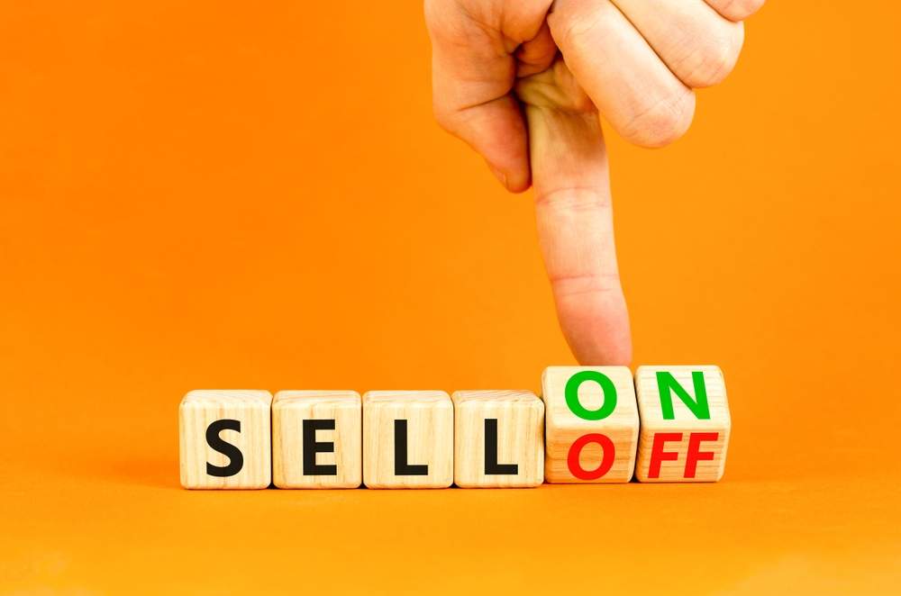 Blocks that say sell-off